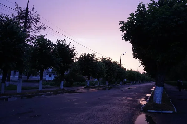 Ahududu gün batımı yolda