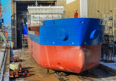 Tersane hisselerinde büyük gemiye