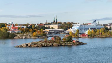 Adaları ve Helsinki mimarisinde tarihi kent Panoraması. Deniz limanları Ekvator Helsinki.