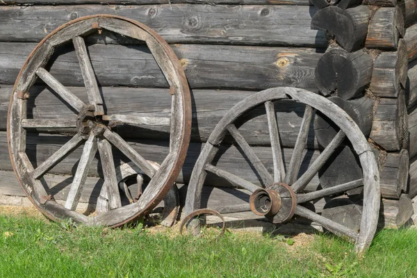 Old Wooden Wheels Horse Carriage — Stock Photo, Image