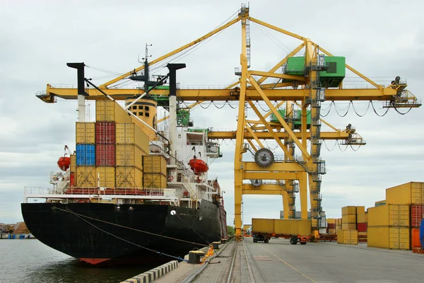 Containerterminal Een Grote Bovenloopkraan Laadwagens — Stockfoto