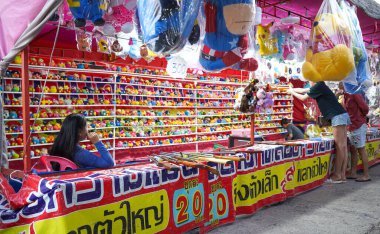 Roiet, Tayland - 18 Şubat 2020: Kasetwisai, Roiet, Tayland 'daki bir tapınak fuarında çekim