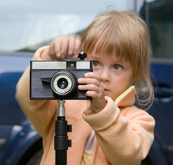 Dívka na kameru — Stock fotografie