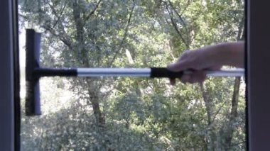 Ev temizlik. Pencere Temizleme