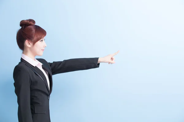 Business woman show something — Stock Photo, Image