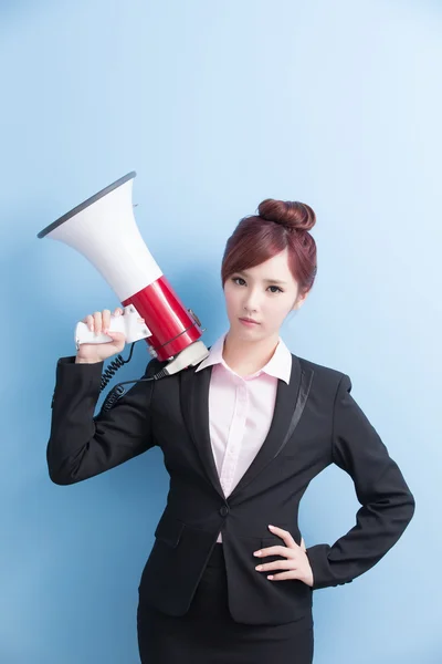 Mujer de negocios tomar micrófono enojado — Foto de Stock