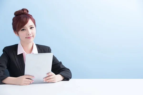 Business woman use tablet — Stock Photo, Image