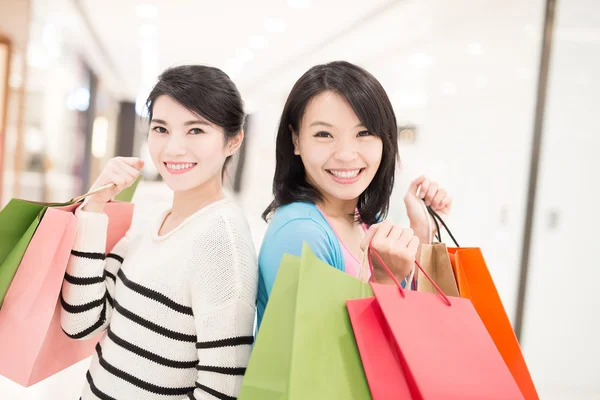 Donna felice shopping — Foto Stock