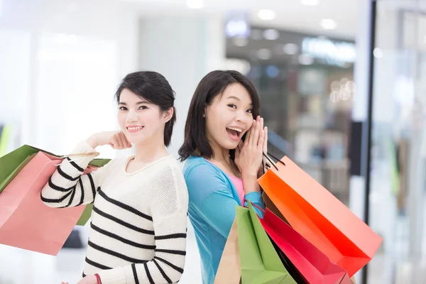 Donna felice shopping — Foto Stock