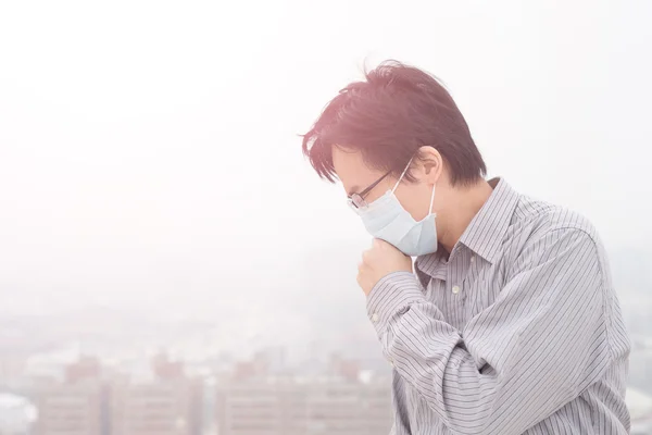 Asiatiska man bär mask. — Stockfoto