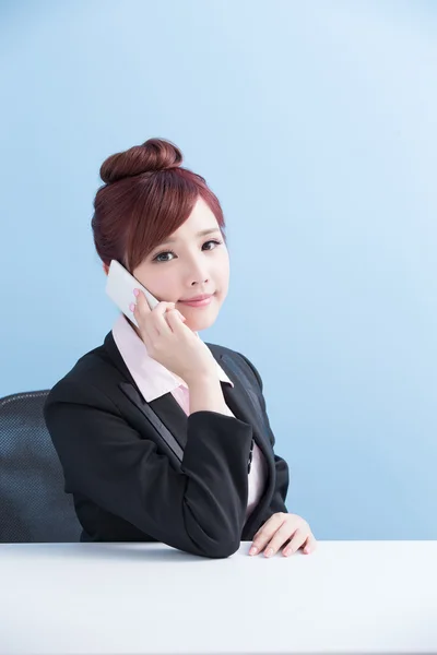 Business woman talking  on phone — Stock Photo, Image