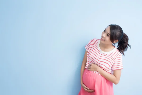 Mulher grávida olhar em algum lugar — Fotografia de Stock