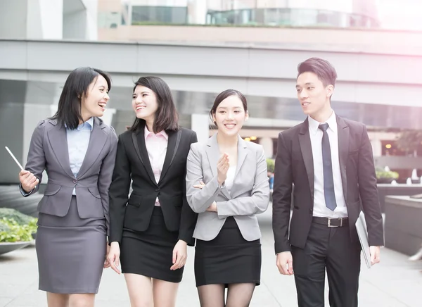 Businesspeople talk in office — Stock Photo, Image