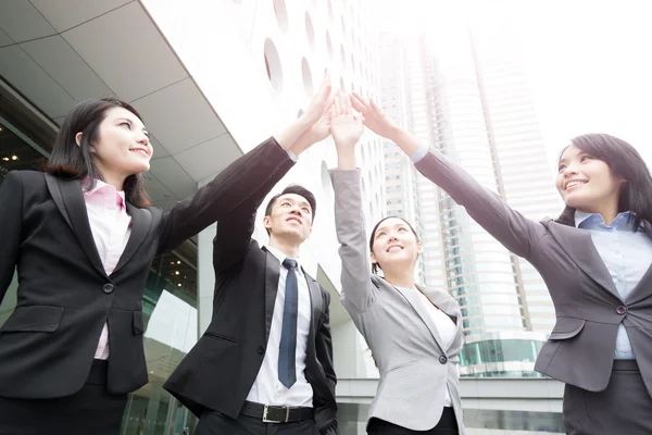 Businesspeople give five — Stock Photo, Image