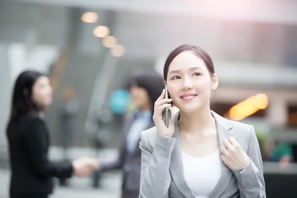 Businesswoman talk on the phone — Stock Photo, Image