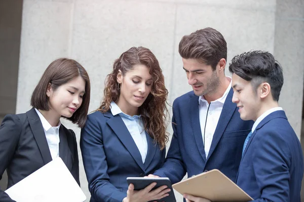 Quatre réunions de gens d'affaires — Photo