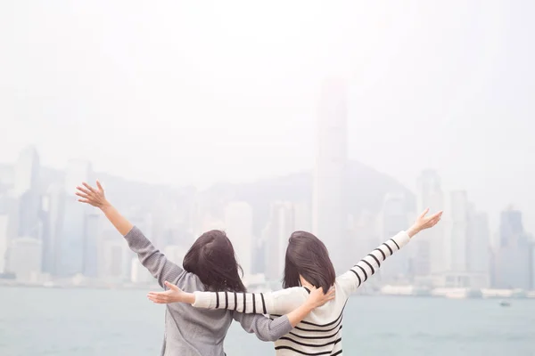 Două femei se simt libere — Fotografie, imagine de stoc
