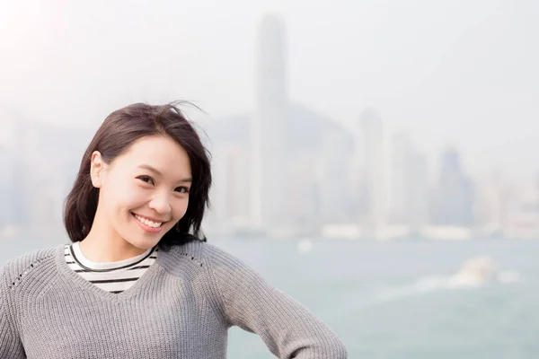 Mulher bonita sorrindo — Fotografia de Stock