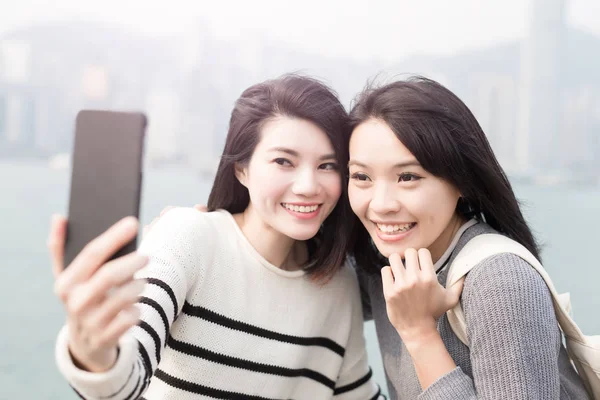 Frauen machen Selfie — Stockfoto