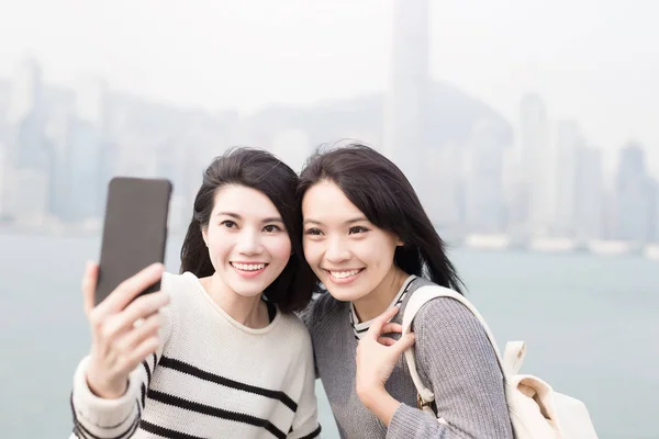 Piękna kobieta selfie w hongkong — Zdjęcie stockowe