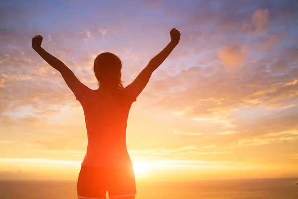 Silhouette della donna sentitevi liberi — Foto Stock