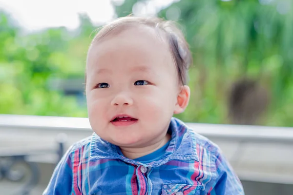 Cute baby look somewhere — Stock Photo, Image