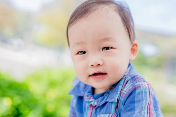 Schattige baby glimlachen — Stockfoto