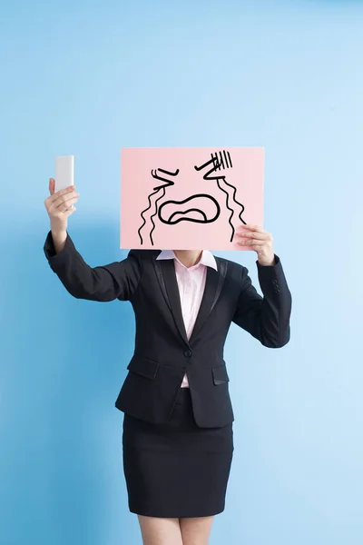 Business woman with cry billboard taling  selfie — Stock Photo, Image
