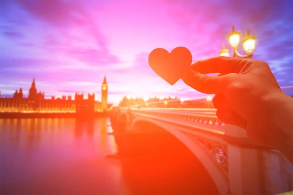 Silhouet van romantische liefhebbers hand — Stockfoto
