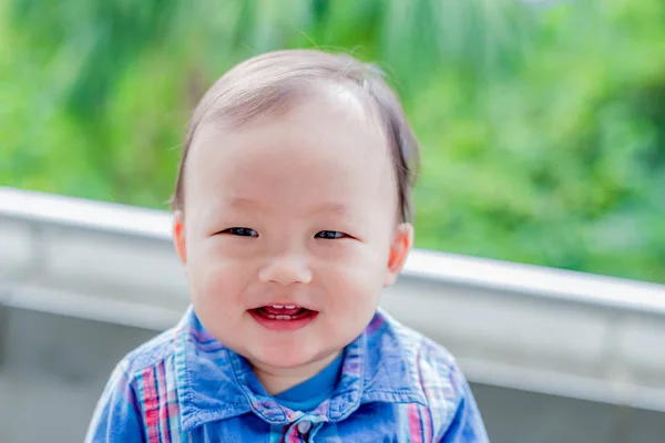 Cute baby look somewhere — Stock Photo, Image