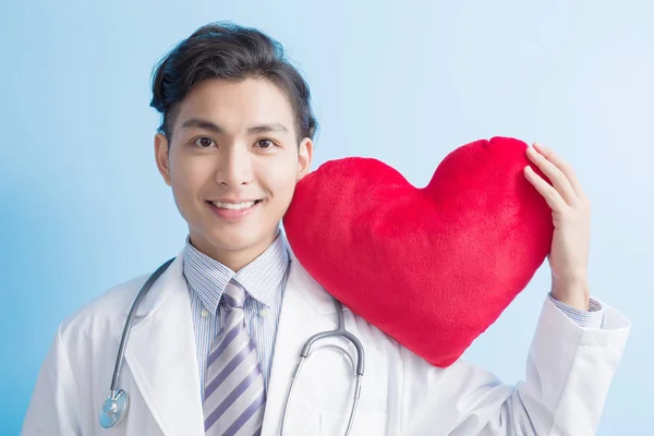 Лікар покаже тобі серце — стокове фото