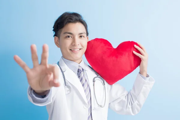 Doctor mostrar el corazón a usted —  Fotos de Stock