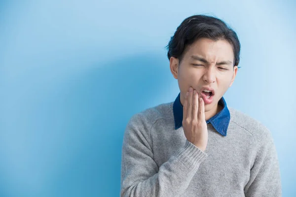 Adam hissediyorum diş ağrısı — Stok fotoğraf