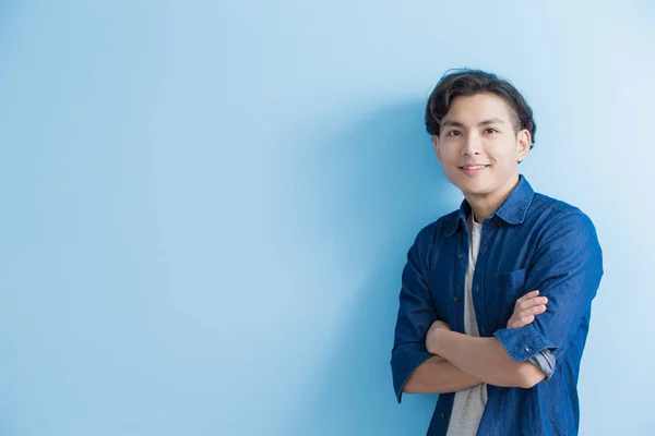 Uomo studente sorriso a voi — Foto Stock