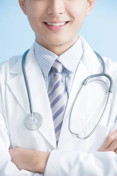 Médico masculino sonrisa a usted — Foto de Stock