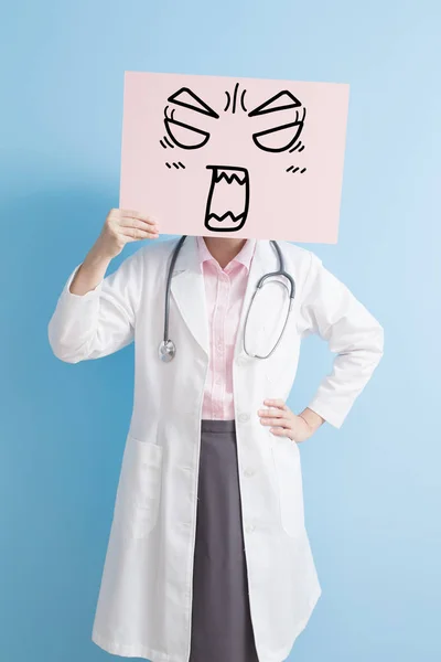 Mujer doctor show angry billboard —  Fotos de Stock