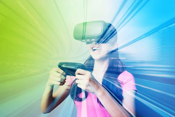 女人玩 Vr 耳机眼镜 — 图库照片