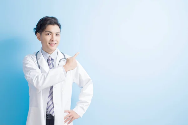 Male doctor showing  something — Stock Photo, Image