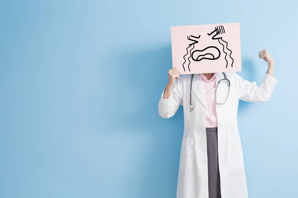 Dokter memegang billboard — Stok Foto