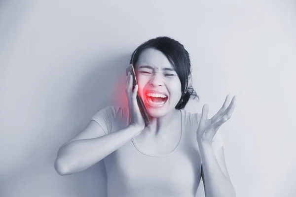 Piękna kobieta z ból zęba — Zdjęcie stockowe