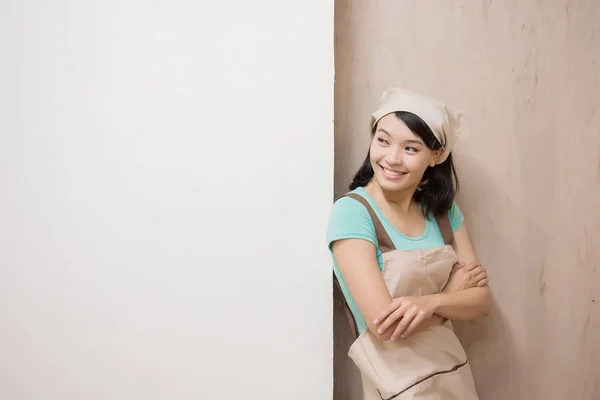 Woman worker  smiling  happily — Stock Photo, Image