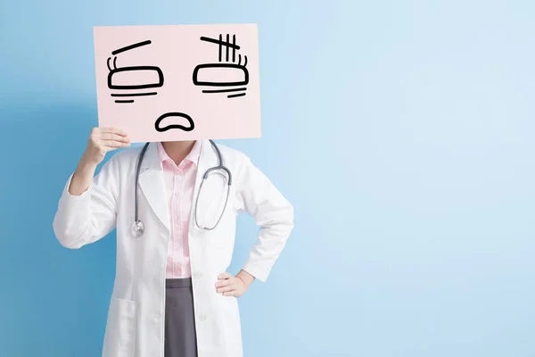 Doctor shows  tired billboard — Stock Photo, Image