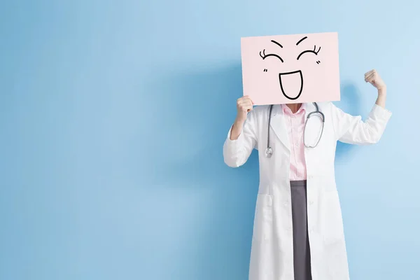 Žena doktor s úsměvem billboard — Stock fotografie