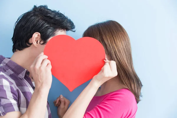 Young couple holding  love heart — Stock Photo, Image