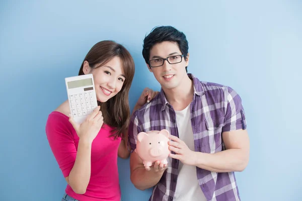 Couple holding  pink piggy bank — Stock Photo, Image