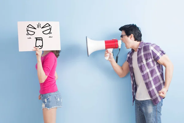 Homem com megafone gritando — Fotografia de Stock