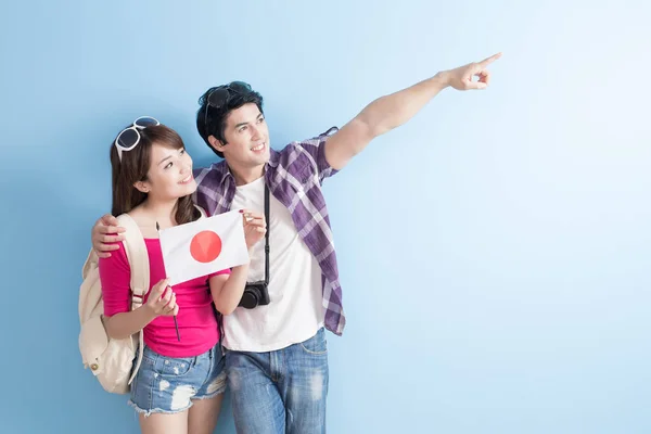 Japonya bayrağı ile Çift — Stok fotoğraf