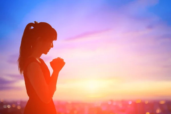 Woman praying  pious with sunrise — Stock Photo, Image