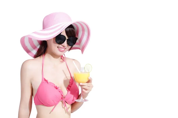 Frau im Bikini mit Orangensaft — Stockfoto