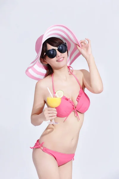 Donna in bikini con succo d'arancia — Foto Stock